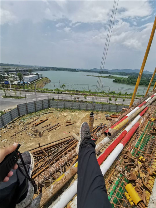 丹徒区作业中发生设备损坏或人员意外，责任怎么划分？